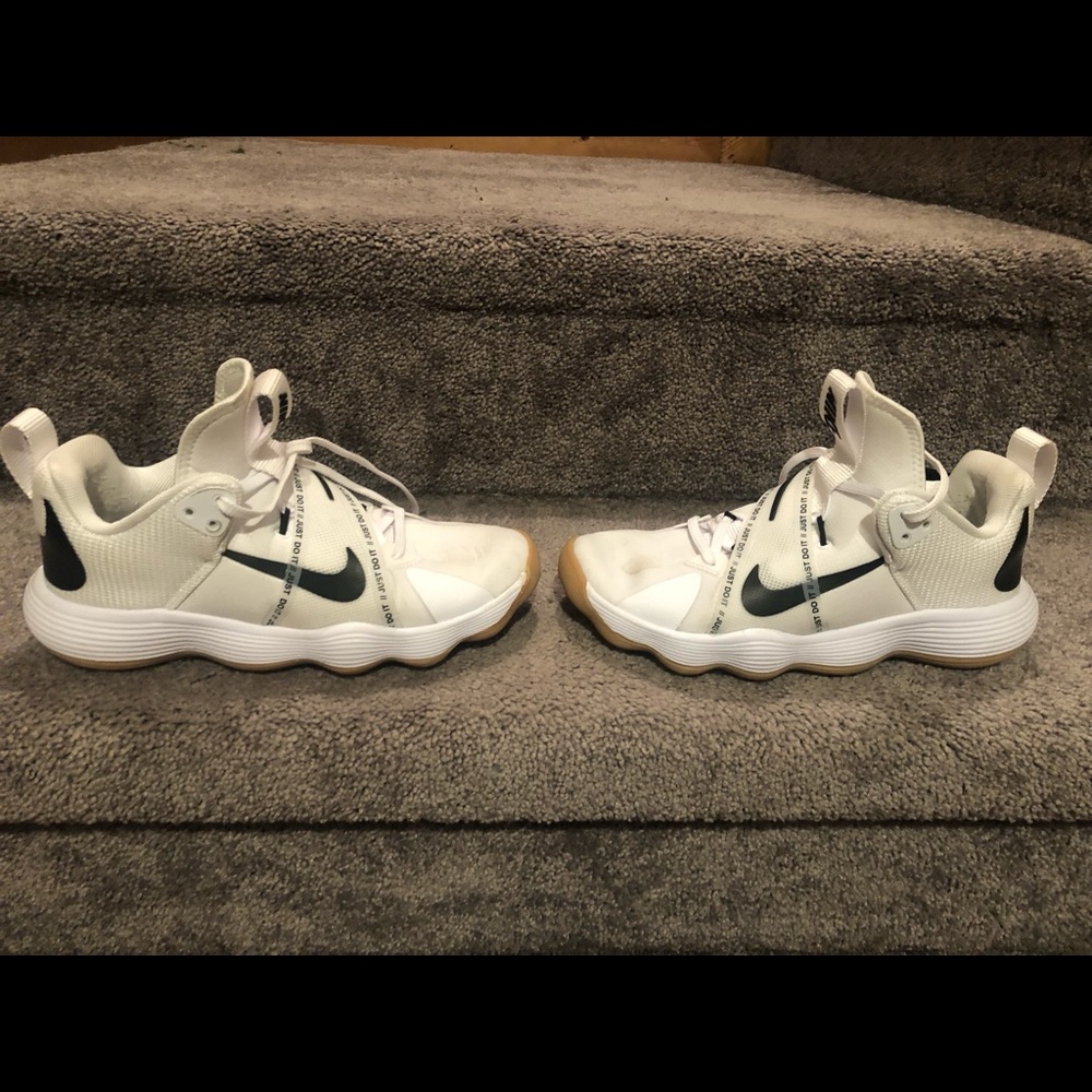 Women’s Nike Hyperset volleyball shoes